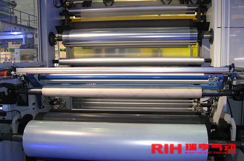 機(jī)械式無(wú)桿氣缸應(yīng)用飛刀裝置 機(jī)械式無(wú)桿氣缸應(yīng)用飛刀裝置